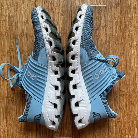 SOLD on another platform On Running Cloudswift Running Shoe Size 9 - Picture 1 of 5
